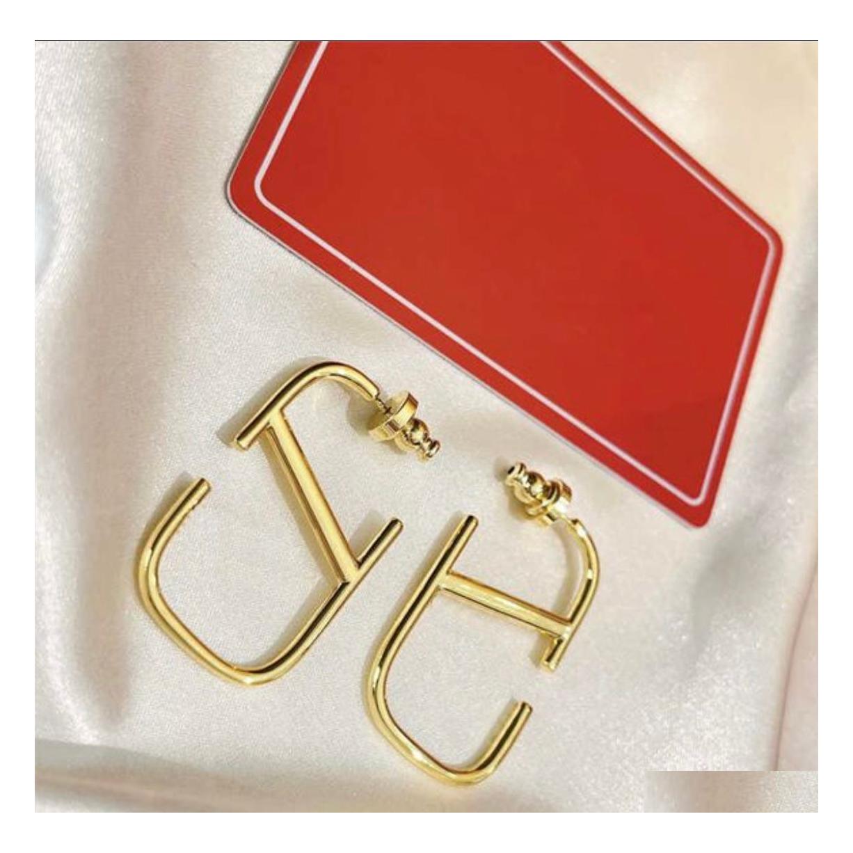 Stud Designer Earrings For Women Fashion Letter V Earing Luxury Lady Hoop Jewelry Metal Valentinoity With Box Drop Delivery Dhi4K
Stud Designer Earrings For Women Fashion Letter V Earing Luxury Lady Hoop Jewelry Metal Valentinoity With Box Drop Delivery Dhi4K