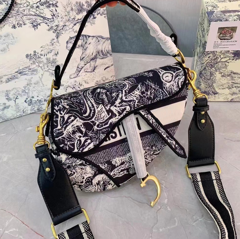 Handbag Saddles bag with Strap Designer Bag backpacks Tote Wallet magnetic Metal pendant Purses Top 5A Shoulder bags Womens Crossbody Handbags 05, #18
Handbag Saddles bag with Strap Designer Bag backpacks Tote Wallet magnetic Metal pendant Purses Top 5A Shoulder bags Womens Crossbody Handbags 05, #18