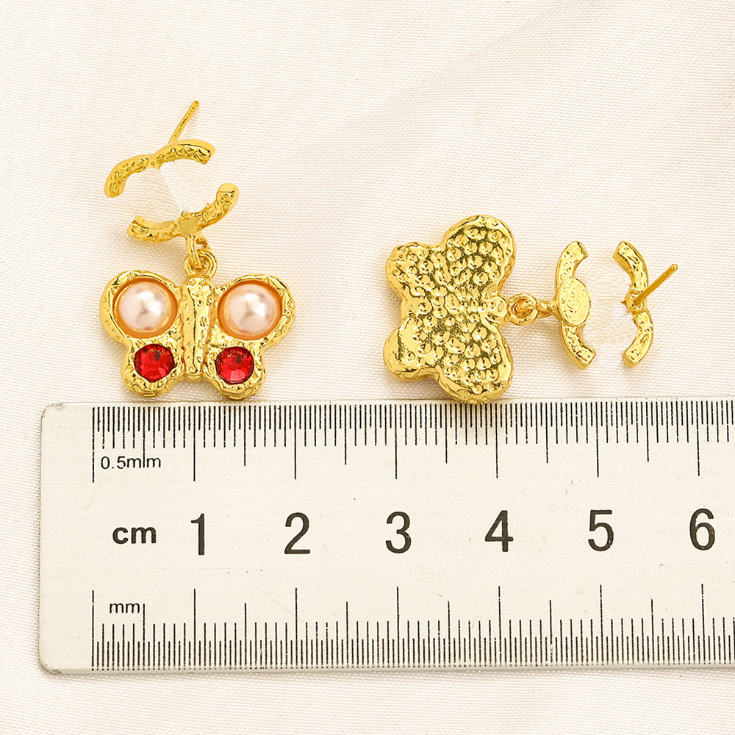 Women Stud Earrings 18K Gold Pearl Charm Earring Luxury Spring New Jewelry Earrings Designer Love Gift Wedding Party stainless steel Jewelry Wholesale
Women Stud Earrings 18K Gold Pearl Charm Earring Luxury Spring New Jewelry Earrings Designer Love Gift Wedding Party stainless steel Jewelry Wholesale