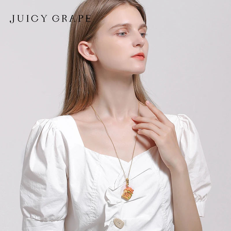 Chokers Juiry Grape Mushroom House Pendant Necklace White Rabbit Charm Sweater Chain Keychain 18K Gold Plated Birthday Christmas Gift 231129