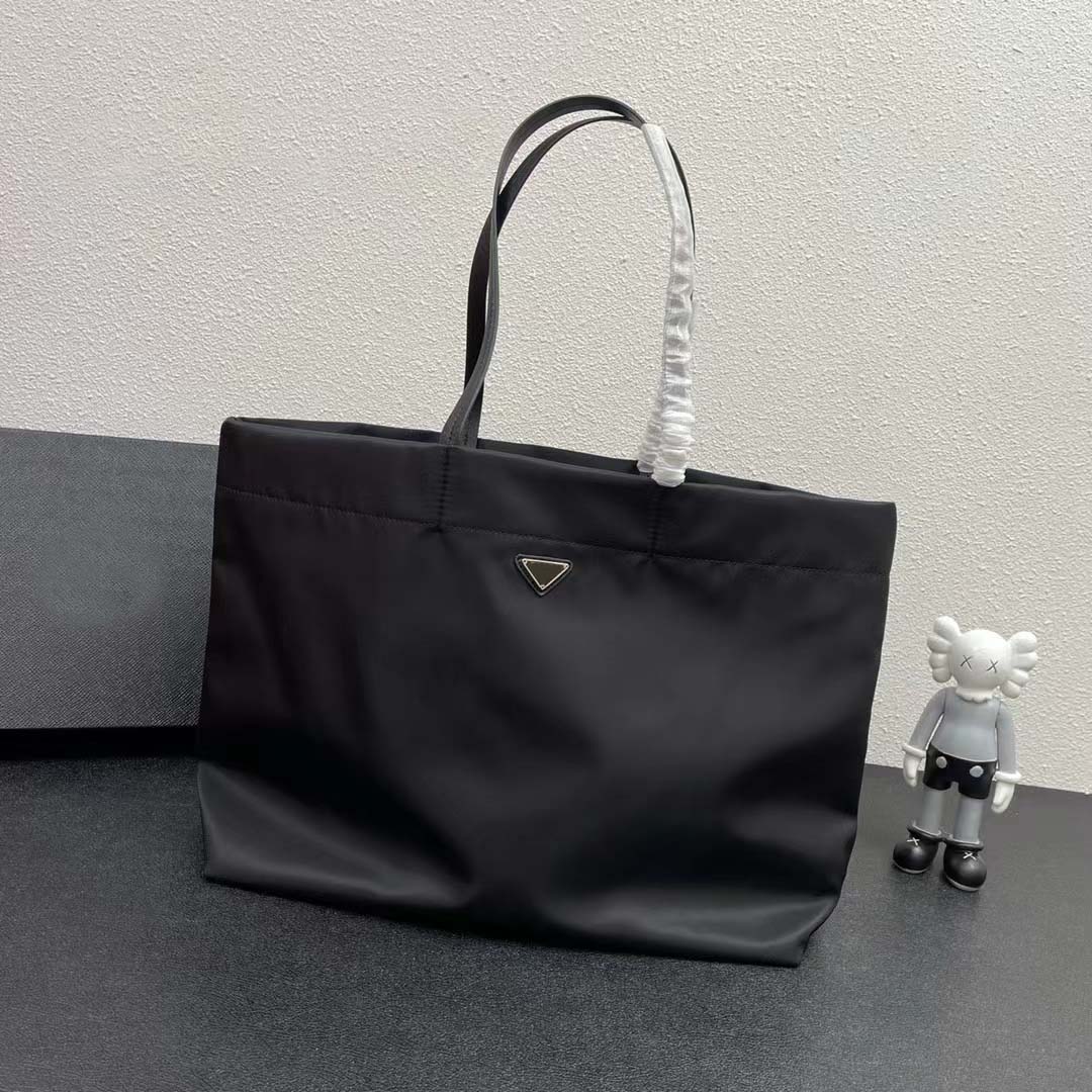 Designer tote bag large capacity Re-Nylon shopping bag high quality nylon women's handbag ladies shoulder bag Crossbody bag purse, Beige
Designer tote bag large capacity Re-Nylon shopping bag high quality nylon women's handbag ladies shoulder bag Crossbody bag purse, Beige
