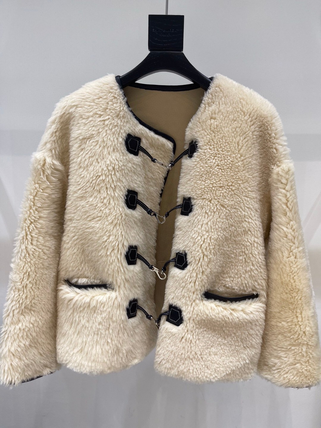 Autumn and winter new te-m minimalist round neck single breasted fur integrated jacket