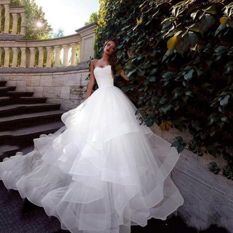 Applique Sleeveless Wedding Dresses Charming A-Line Strapless Tiered Skirts Cascading Ruffles Tulle Mordern Customised
