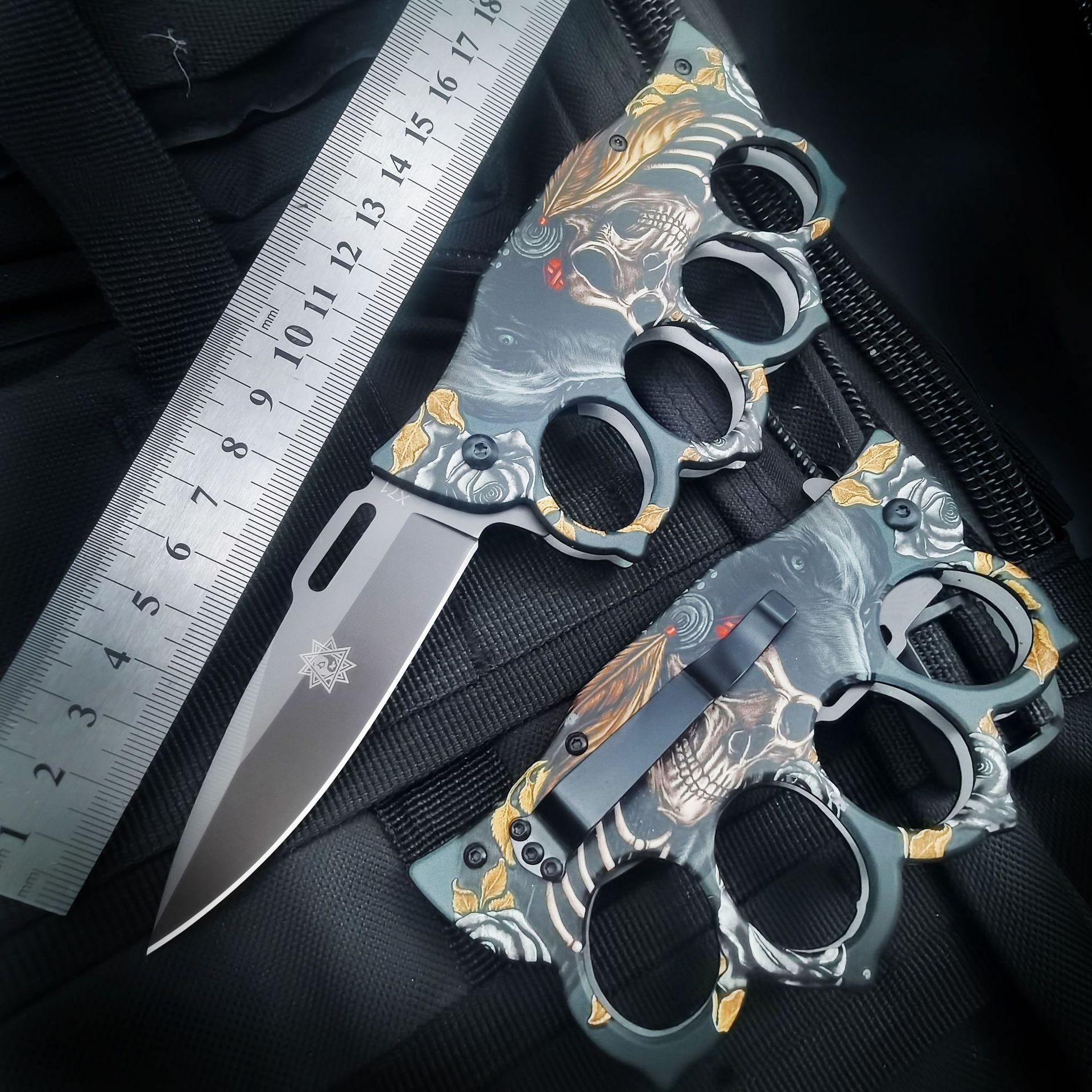 Ghost head outdoor four-finger boxing set knife folding knife self-defense outdoor boxing buckle knife finger tiger window breaker