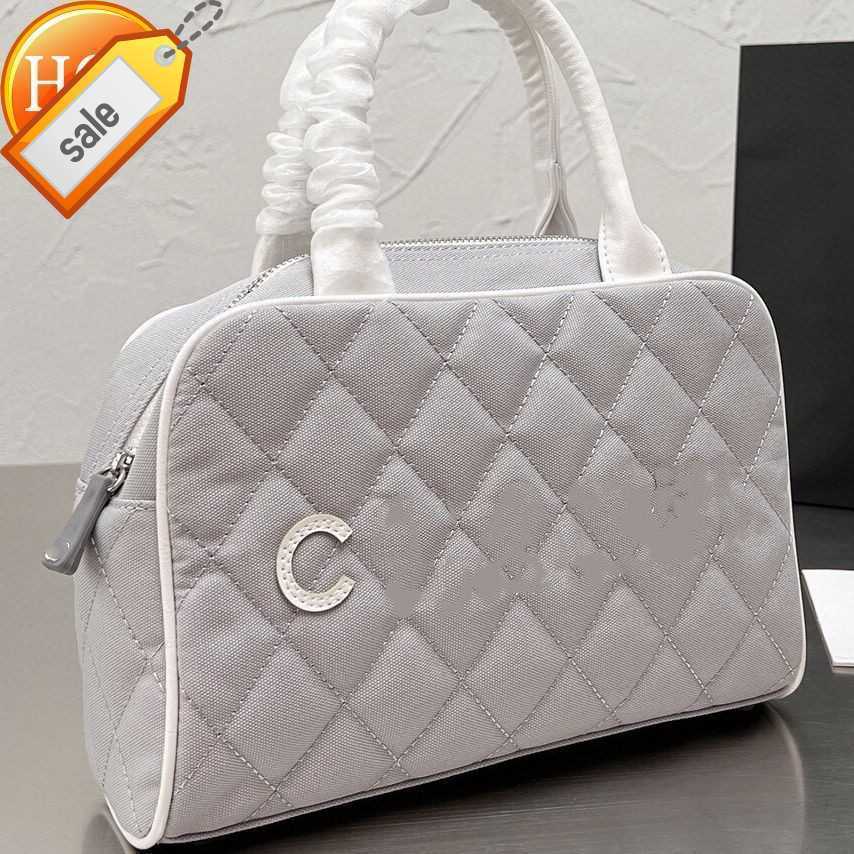 Unisex Brand Designer Brands Fashion Texture Ringer Leisure Sports Bag Portable Handheld Vintage Embroidery Style Travel Sold Factory Direct Sale, Grey
Unisex Brand Designer Brands Fashion Texture Ringer Leisure Sports Bag Portable Handheld Vintage Embroidery Style Travel Sold Factory Direct Sale, Grey