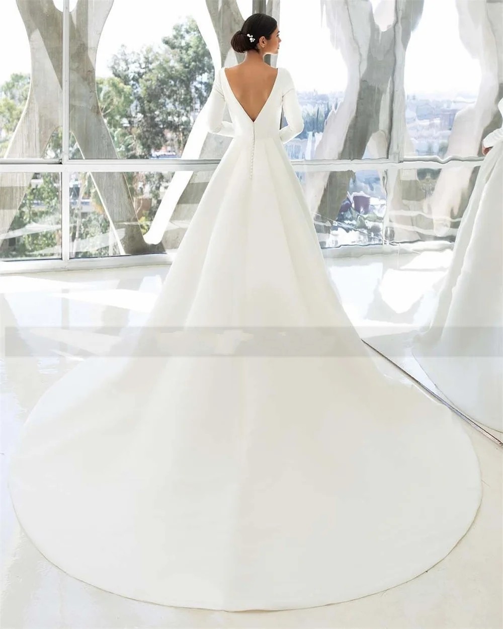 Elegant Satin Wedding Dress Long Sleeve Princess Bride Dresses Beads Pearls V Back Court Train Wedding Gowns Church Vestido De Noiva