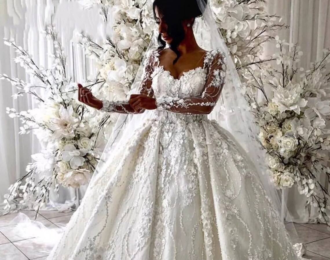 Bridal Wedding Dresses A-Line Elegant Shoulder Applique Train Wedding Gowns Dubai Mother Bridal Gowns Vestidos