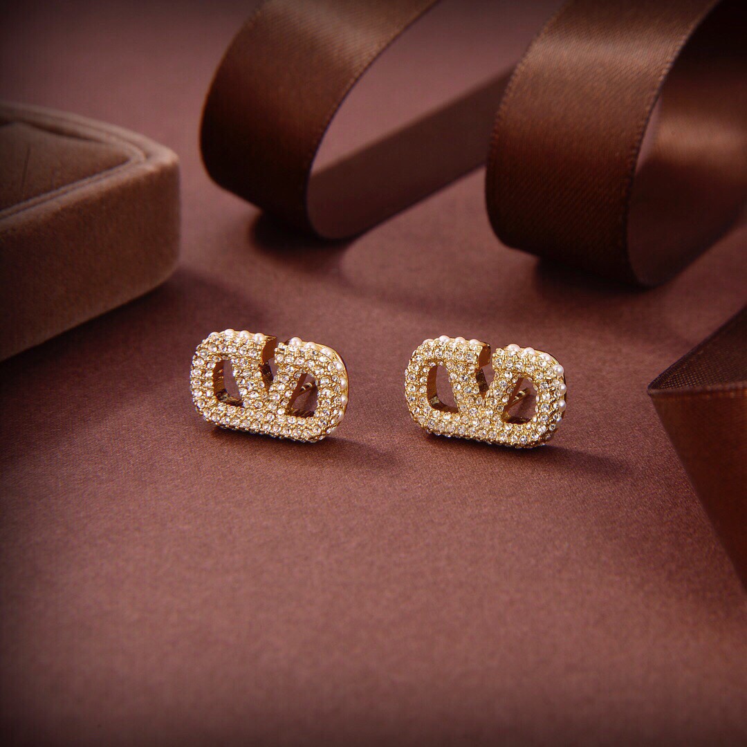 fashion designer letter v earrings pearl stud earing women tassel love internet celebrity v earring female luxury jewelry orecchini trsa&ocy;valentino&acy;ww95