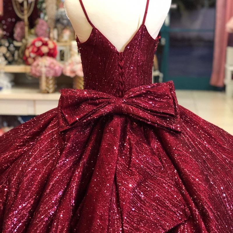 Red Shiny Princess Sexy Spaghetti Strap Ball Gown Quinceanera Dresses Sweet 16 Party Lace Applique Crystal Beads Birthday Gowns
