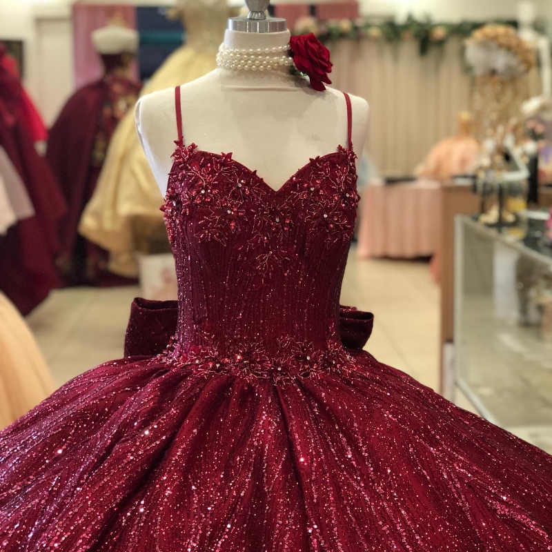 Red Shiny Princess Sexy Spaghetti Strap Ball Gown Quinceanera Dresses Sweet 16 Party Lace Applique Crystal Beads Birthday Gowns