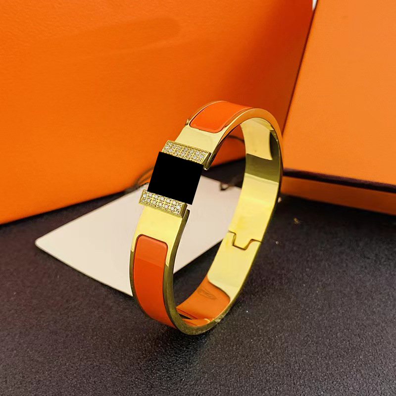Designer Bangle H Letter bracelet Luxury Bracelets 18K Gold Stainless Steel Jewelry for Women Men Nail bracelets Silver Classic Everyday Accessories Cuff Gift
Designer Bangle H Letter bracelet Luxury Bracelets 18K Gold Stainless Steel Jewelry for Women Men Nail bracelets Silver Classic Everyday Accessories Cuff Gift