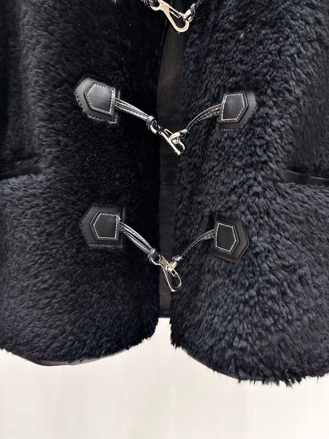 Autumn and winter new te-m minimalist round neck single breasted fur integrated jacket