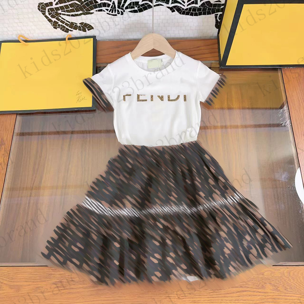 brown color girls designer skirts sets flower printing t shirts with skirts two pieces sets brand children dresses sets summer kids cotton t shirts, 11#
brown color girls designer skirts sets flower printing t shirts with skirts two pieces sets brand children dresses sets summer kids cotton t shirts, 11#