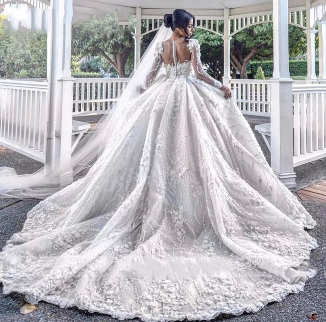 Bridal Wedding Dresses A-Line Elegant Shoulder Applique Train Wedding Gowns Dubai Mother Bridal Gowns Vestidos