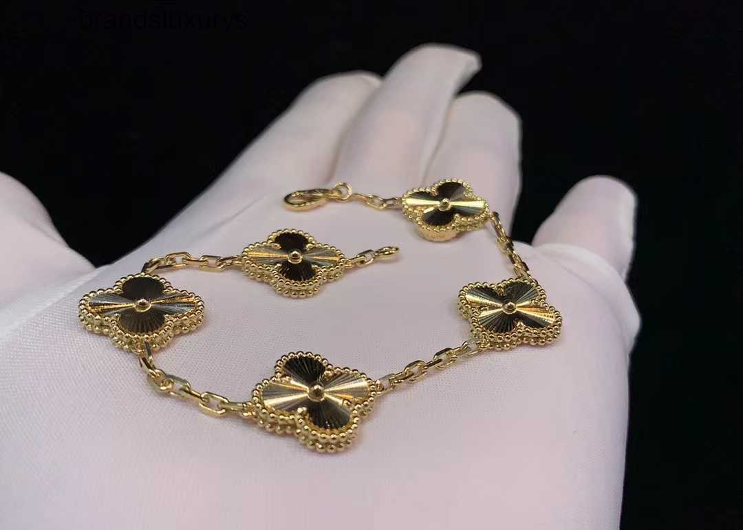 designer bracelets van clover bracelet Luxury VAN Clover Bracelet Pearl 4 Leaf 18K Gold Laser Brand Bangle Charm Bracelets Necklace Earrings Diamond Wedding A Jewel
designer bracelets van clover bracelet Luxury VAN Clover Bracelet Pearl 4 Leaf 18K Gold Laser Brand Bangle Charm Bracelets Necklace Earrings Diamond Wedding A Jewel