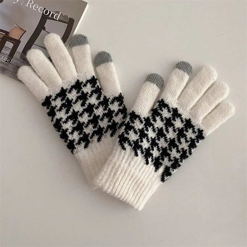 Five Fingers Gloves Arrive Casual Thick Warm Unisex Autumn Winter Skiing Touch Screen Useful Fashion Students hand 231130