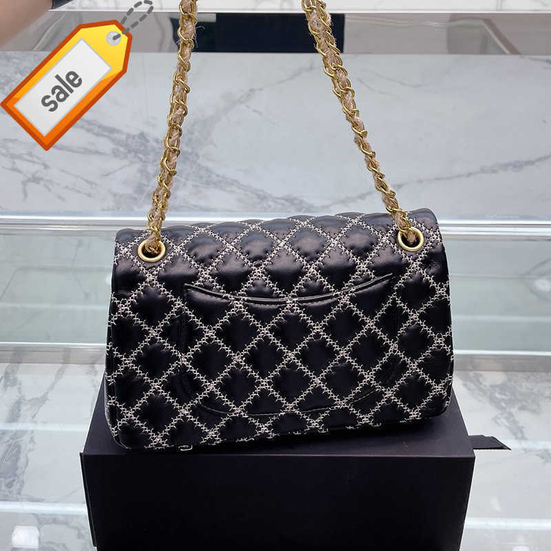 Luxury Designer Single Shoulder Bags 2023 Women's Classic Texture Gold Metal Chain Crossbody Fashion Brand Envelope Factory Direct Sales, Grey
Luxury Designer Single Shoulder Bags 2023 Women's Classic Texture Gold Metal Chain Crossbody Fashion Brand Envelope Factory Direct Sales, Grey