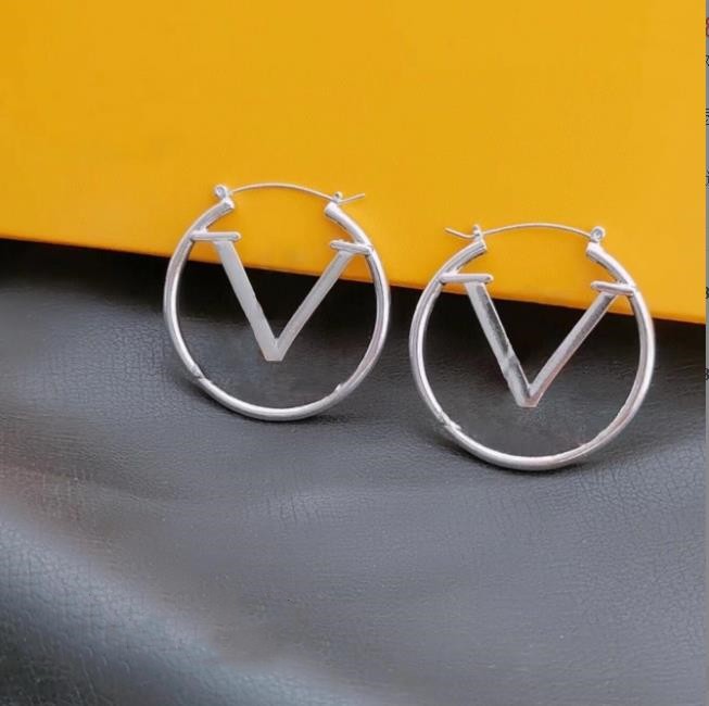 Classic Fashion V Letter Studs Luxury Designer Brand Earrings Womens Stud Earrings Pendant Crystal Jewelry Gifts Accessoriesy 20Style
Classic Fashion V Letter Studs Luxury Designer Brand Earrings Womens Stud Earrings Pendant Crystal Jewelry Gifts Accessoriesy 20Style
