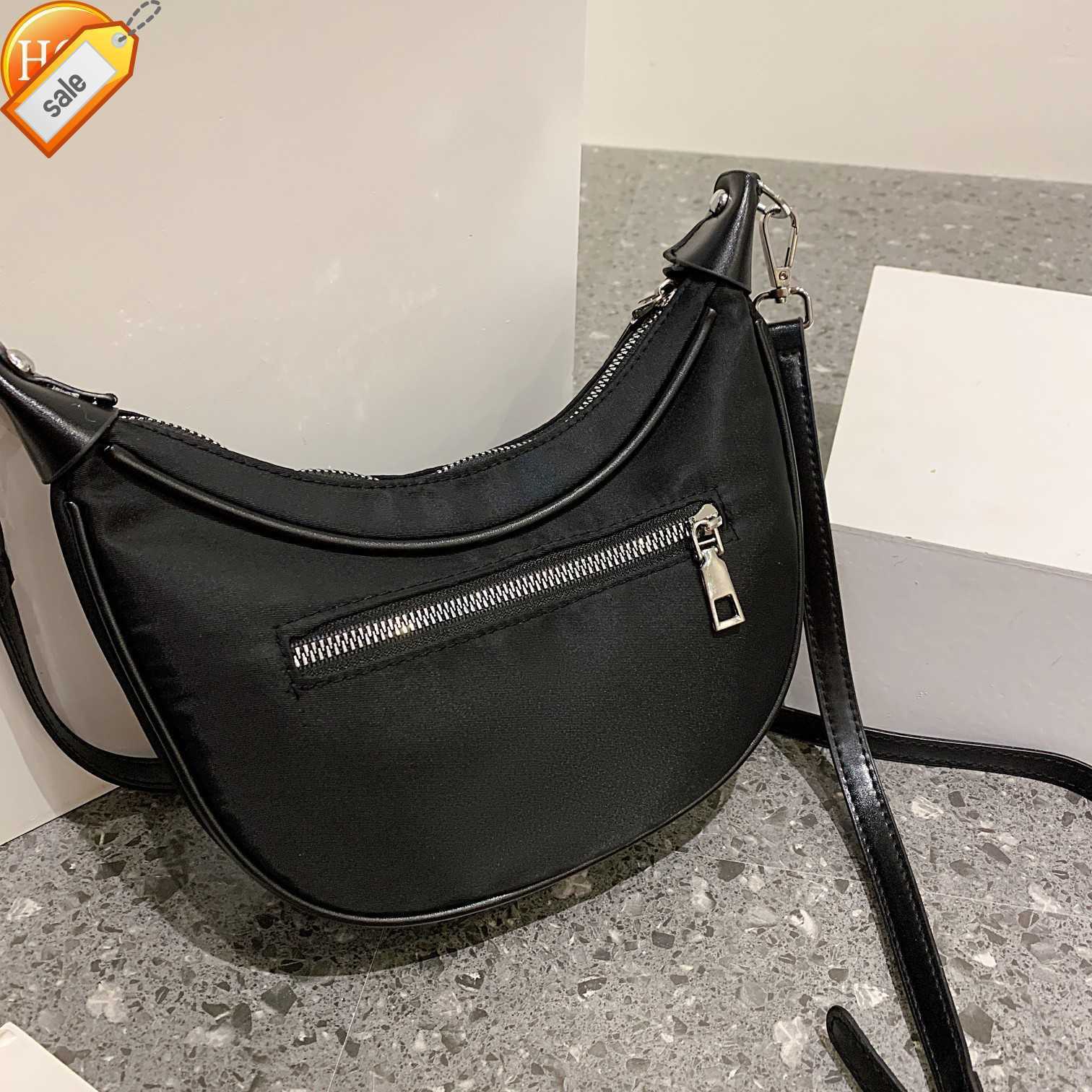 Brand Designer Shoulder Bags New Women's Fashion Sense Fanny Pack Multi-functional Portable Shoulders Cross-body Bag Gift Box Factory Direct Sale, Black
Brand Designer Shoulder Bags New Women's Fashion Sense Fanny Pack Multi-functional Portable Shoulders Cross-body Bag Gift Box Factory Direct Sale, Black