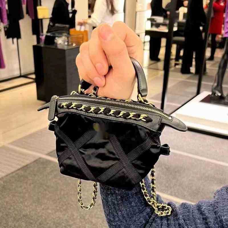 Chain Evening bag Bags Brand shoulder design Quilted lambskin woman's Leather vintage messenger bags mini diamond pattern cosmetic C9B0 M1KT, Black without gift box
Chain Evening bag Bags Brand shoulder design Quilted lambskin woman's Leather vintage messenger bags mini diamond pattern cosmetic C9B0 M1KT, Black without gift box