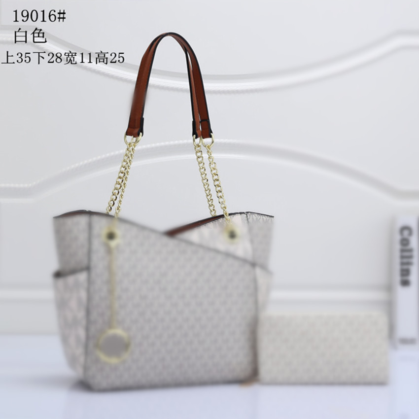 Designers Shoulder bags Handbag 08Cross Body 10Women top Square Sheepskin Chains Bag MICHAELS KOR MKS GGSS LOUISSS VUTTONSS LVSS 19016, 35x11x25cm
Designers Shoulder bags Handbag 08Cross Body 10Women top Square Sheepskin Chains Bag MICHAELS KOR MKS GGSS LOUISSS VUTTONSS LVSS 19016, 35x11x25cm
