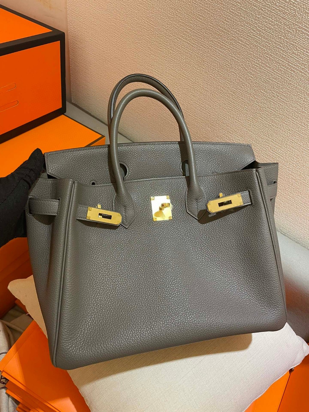 30cm toppest quality tote designer purse luxury bag italy togo leather fully handmade with wax line stitching many colors to choose, Rose maganolia
30cm toppest quality tote designer purse luxury bag italy togo leather fully handmade with wax line stitching many colors to choose, Rose maganolia