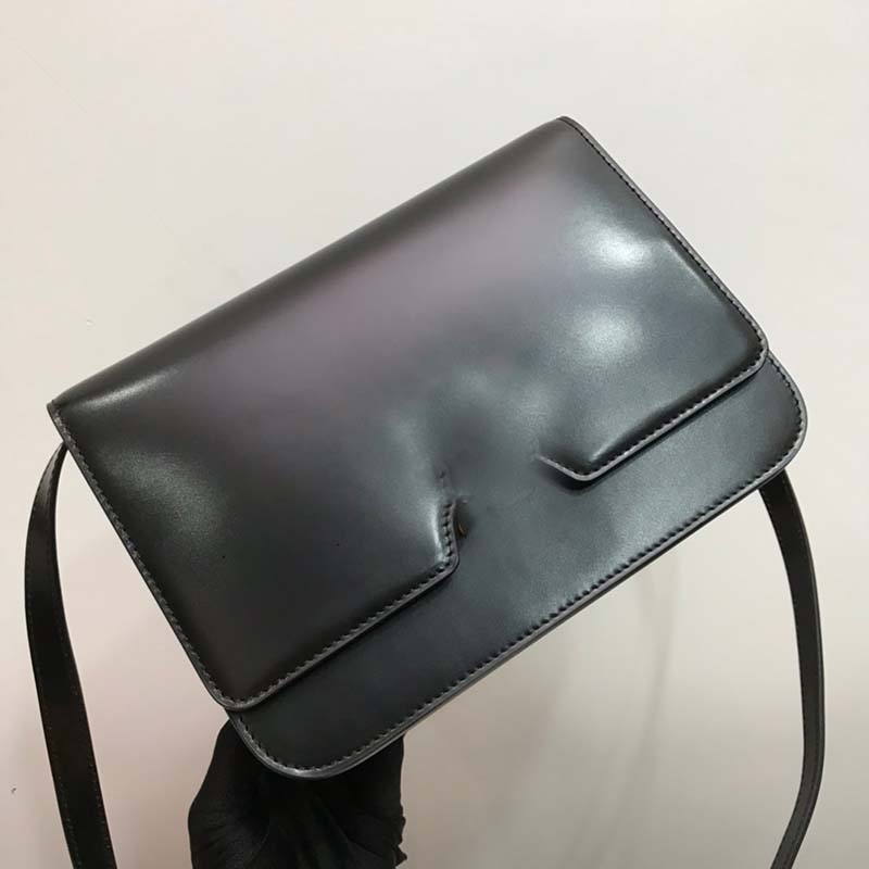 Fashion women Luxurys Crossbody bag famous classical designer lady Cross Body Bags Handbag female Tote Satchel Purse black gold silver chain Leather Versatile, Black1 
Fashion women Luxurys Crossbody bag famous classical designer lady Cross Body Bags Handbag female Tote Satchel Purse black gold silver chain Leather Versatile, Black1