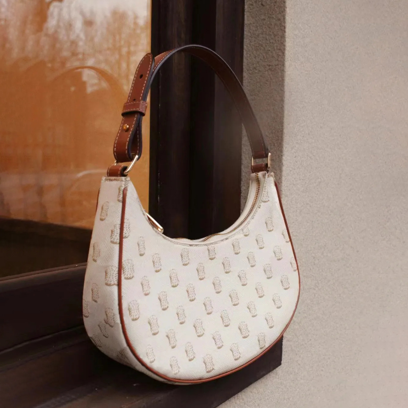 fashion 5A quality crossbody Bags tote Underarm Bag Genuine leather Printed pattern AVA TRIOMPHE Evening hangbag travel Luxury Designer Women's men Shoulder wallet, Mon0gram black
fashion 5A quality crossbody Bags tote Underarm Bag Genuine leather Printed pattern AVA TRIOMPHE Evening hangbag travel Luxury Designer Women's men Shoulder wallet, Mon0gram black