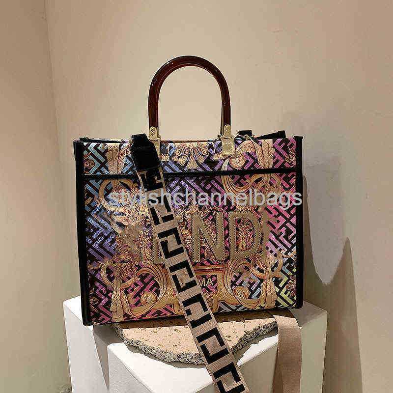 Shoulder Bags Summer New Fashion Women's Bag Designer Women's Handbag Large Capacity Single Shoulder Messenger Graffiti Luxury Bag 0201/23, Dark brown
Shoulder Bags Summer New Fashion Women's Bag Designer Women's Handbag Large Capacity Single Shoulder Messenger Graffiti Luxury Bag 0201/23, Dark brown