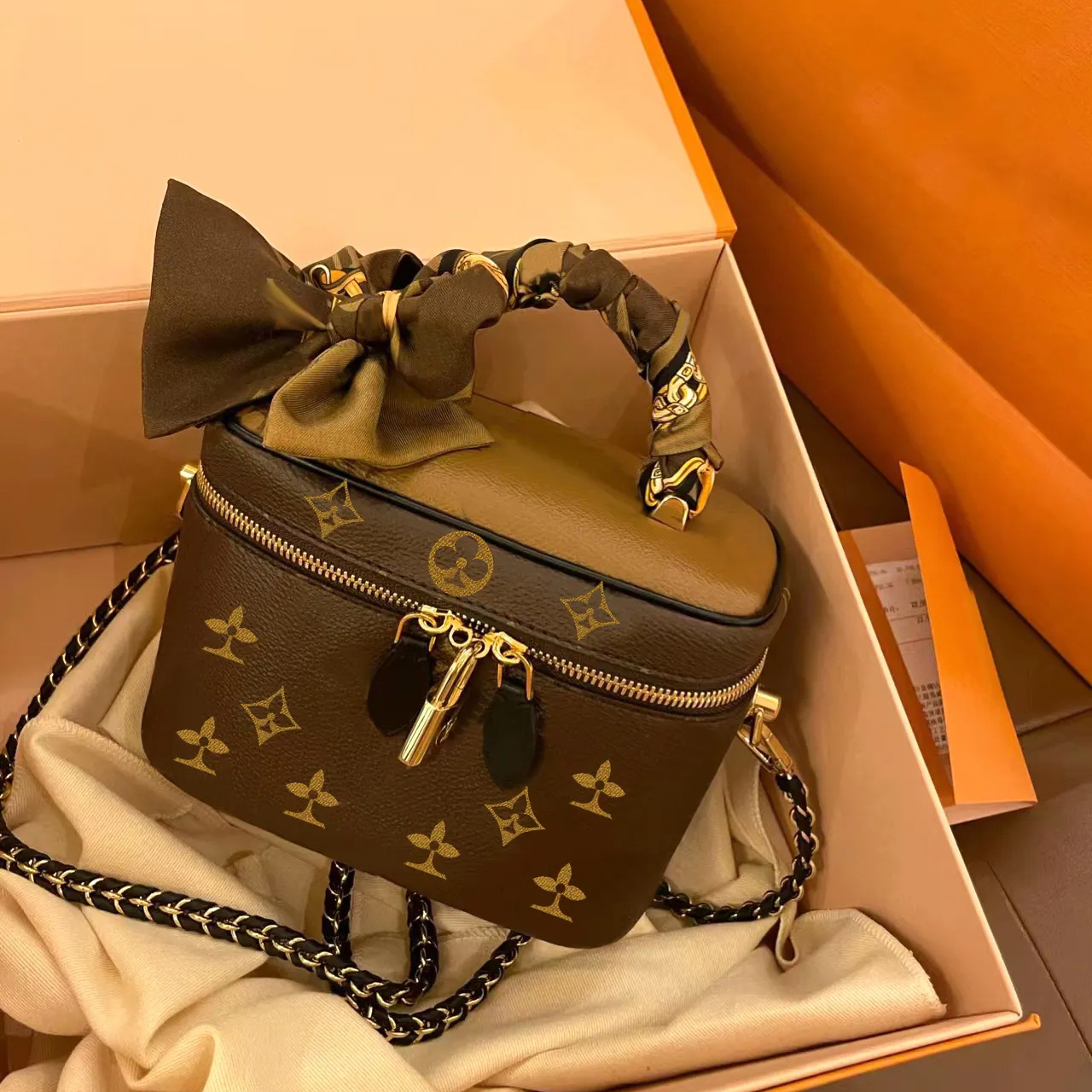 Luxury Designer fashion Top quality Cosmetic Bags tote Bag Shoulder VANITY travel Genuine leather Women's men crossbody Bags classic wallet Printed pattern handbag, Denim-leather
Luxury Designer fashion Top quality Cosmetic Bags tote Bag Shoulder VANITY travel Genuine leather Women's men crossbody Bags classic wallet Printed pattern handbag, Denim-leather
