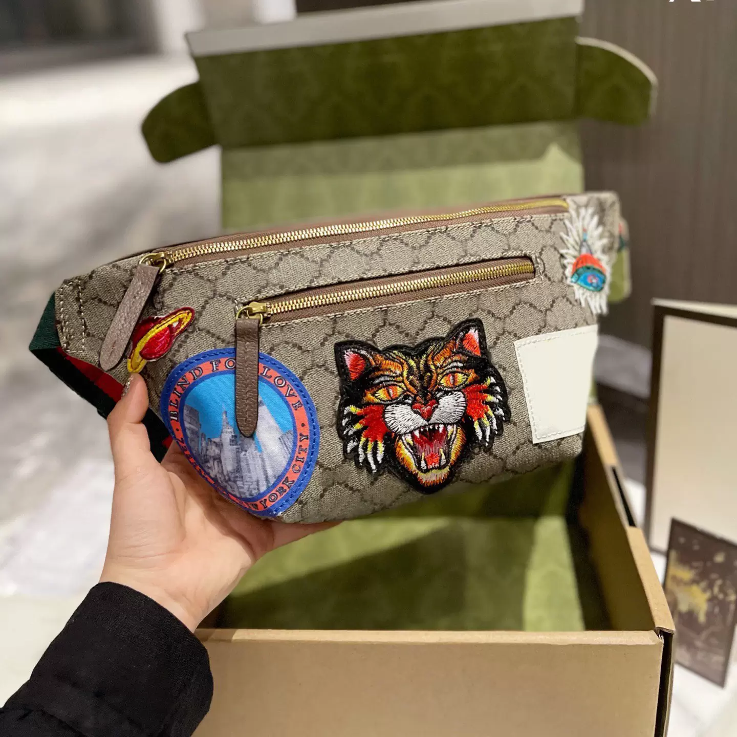 Waist bag Cartoon Luxury Designer Brand Fashion Shoulder Bags 529711 575082 Handbags High Quality Crossbody Women Letter Purse Phone bag Wallet lady
Waist bag Cartoon Luxury Designer Brand Fashion Shoulder Bags 529711 575082 Handbags High Quality Crossbody Women Letter Purse Phone bag Wallet lady