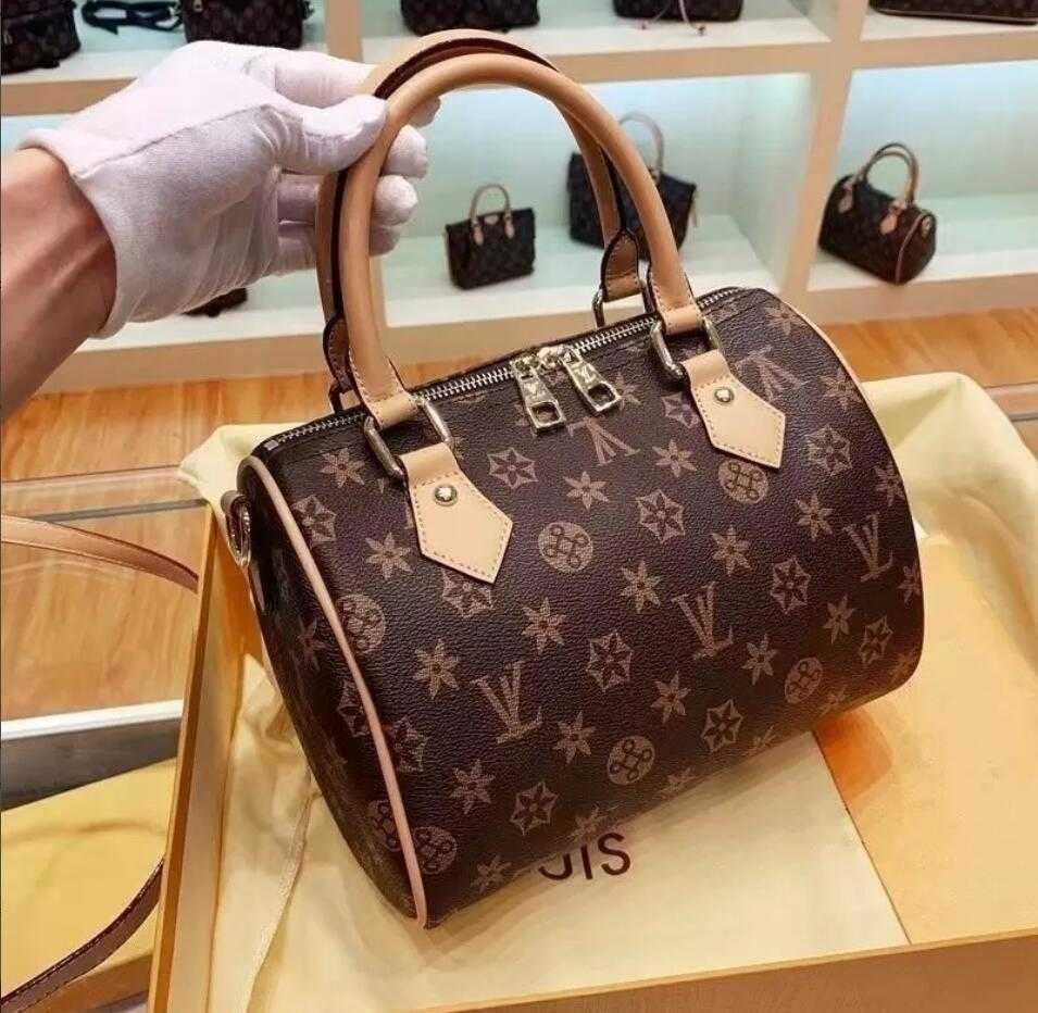 Luxury ladies designer bag Fashion classic women leather Oxidize Speedy shoulder Bags 30cm brown handbags with key lock Strap crossbody bags, White grid
Luxury ladies designer bag Fashion classic women leather Oxidize Speedy shoulder Bags 30cm brown handbags with key lock Strap crossbody bags, White grid