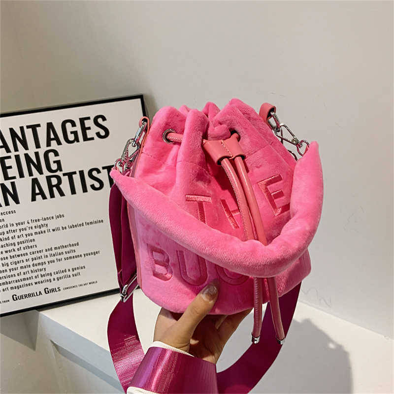 Totes Brand Designer Velvet Bucket Handbags and Purses Shoulder Crossbody Bags for Women 2023 New Fashion Ladies Messenger Bags Totes G230201, Pu orange
Totes Brand Designer Velvet Bucket Handbags and Purses Shoulder Crossbody Bags for Women 2023 New Fashion Ladies Messenger Bags Totes G230201, Pu orange