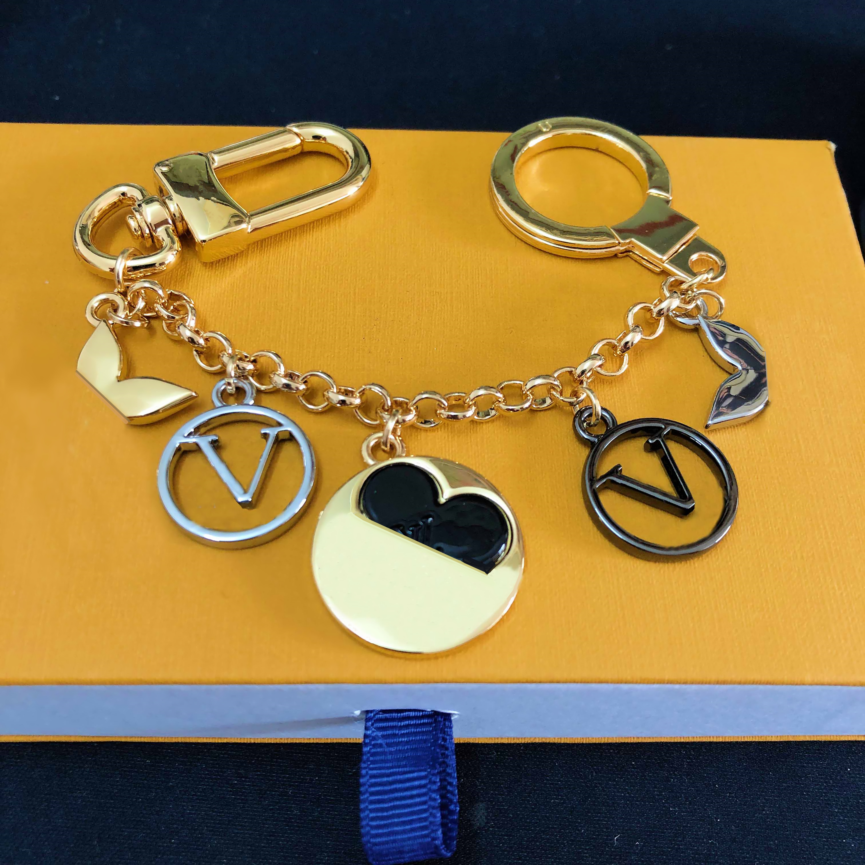 Designer Fashion Brand Keychains Letter Keychain Bags Car Key Chain Flowers Design Accessories Men Women Decoration
Designer Fashion Brand Keychains Letter Keychain Bags Car Key Chain Flowers Design Accessories Men Women Decoration