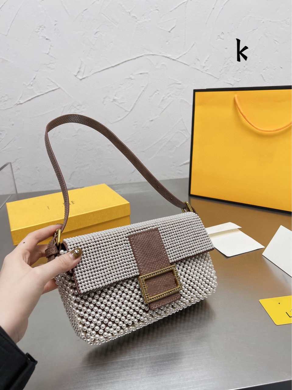 2023 designer New style beaded stick bag pearl inlaid underarm shoulder hand square female mini
2023 designer New style beaded stick bag pearl inlaid underarm shoulder hand square female mini