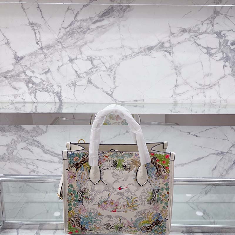 2023 designer bag handbag classic luxury women clutch messenger women shopping bag handbags fashion crossbody travel bags clutch handbag purse fashion hardware, Nude
2023 designer bag handbag classic luxury women clutch messenger women shopping bag handbags fashion crossbody travel bags clutch handbag purse fashion hardware, Nude