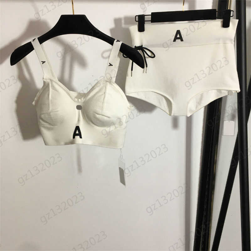 Fashion Two Piece Pants Letter Logo Decorated Sleeveless Halter Vest Match Elastic Fabric High Waist Casual Shorts 2 Colors Sexy Trend Two Piece Set
Fashion Two Piece Pants Letter Logo Decorated Sleeveless Halter Vest Match Elastic Fabric High Waist Casual Shorts 2 Colors Sexy Trend Two Piece Set