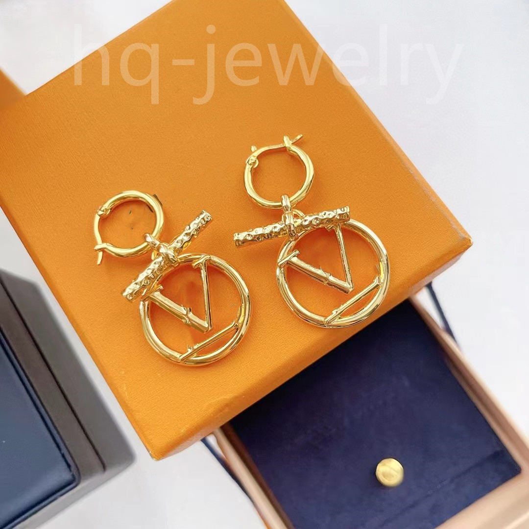 earrings designer for women stud luxury gold heart shape pearl crystal gold double V letter 925s silver jewelry classic 218
earrings designer for women stud luxury gold heart shape pearl crystal gold double V letter 925s silver jewelry classic 218