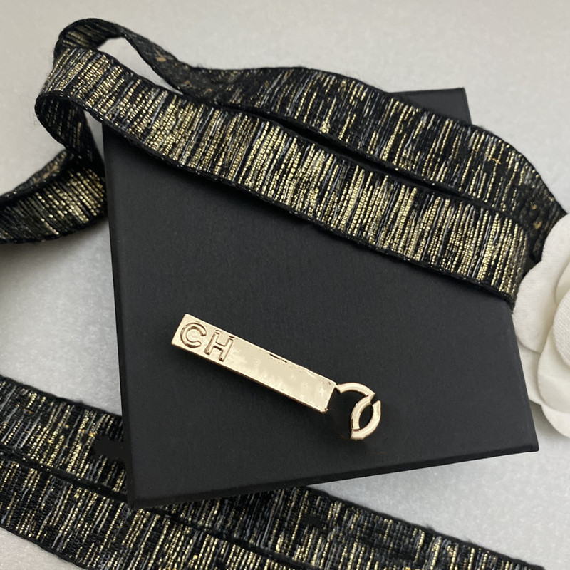 With BOX Eu US Hot Designers Letter Brooches Badge Gold Quality Steel Women Luxury Pins Lapel Pin Brooch Fashion Jewelry Accessories
With BOX Eu US Hot Designers Letter Brooches Badge Gold Quality Steel Women Luxury Pins Lapel Pin Brooch Fashion Jewelry Accessories