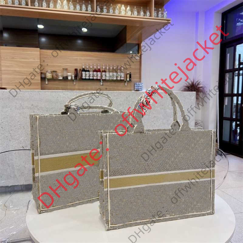 Fashion Makeup Shopping Bags Women's Wallet Book Lady Handbags Versatile Large Capacity Embroidered Tote Trendy Classic Handbag Shoulder Bag, Presbyopia letters gold
Fashion Makeup Shopping Bags Women's Wallet Book Lady Handbags Versatile Large Capacity Embroidered Tote Trendy Classic Handbag Shoulder Bag, Presbyopia letters gold