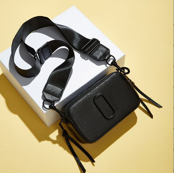 Retail Designer Women Bags New 2023 Contrast Color Small Square Bag Trend Letter Single Shoulder Messenger Bag 20-12-7cm, All black
Retail Designer Women Bags New 2023 Contrast Color Small Square Bag Trend Letter Single Shoulder Messenger Bag 20-12-7cm, All black