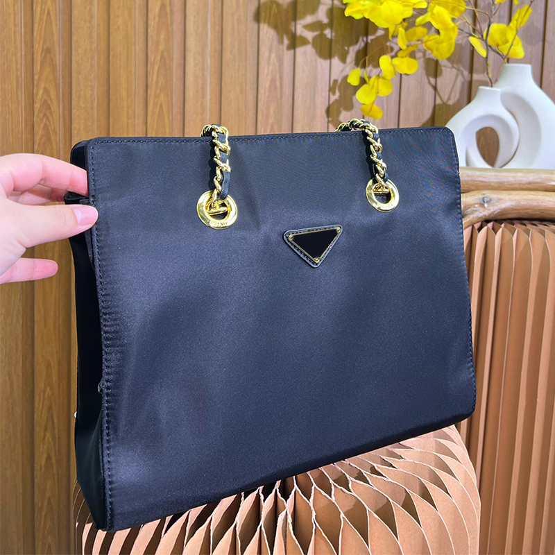 Luxury designer tote bag metal chains wallets designer woman simple fashion luxury purse handbag totes handbags women versatile, Dark navy
Luxury designer tote bag metal chains wallets designer woman simple fashion luxury purse handbag totes handbags women versatile, Dark navy