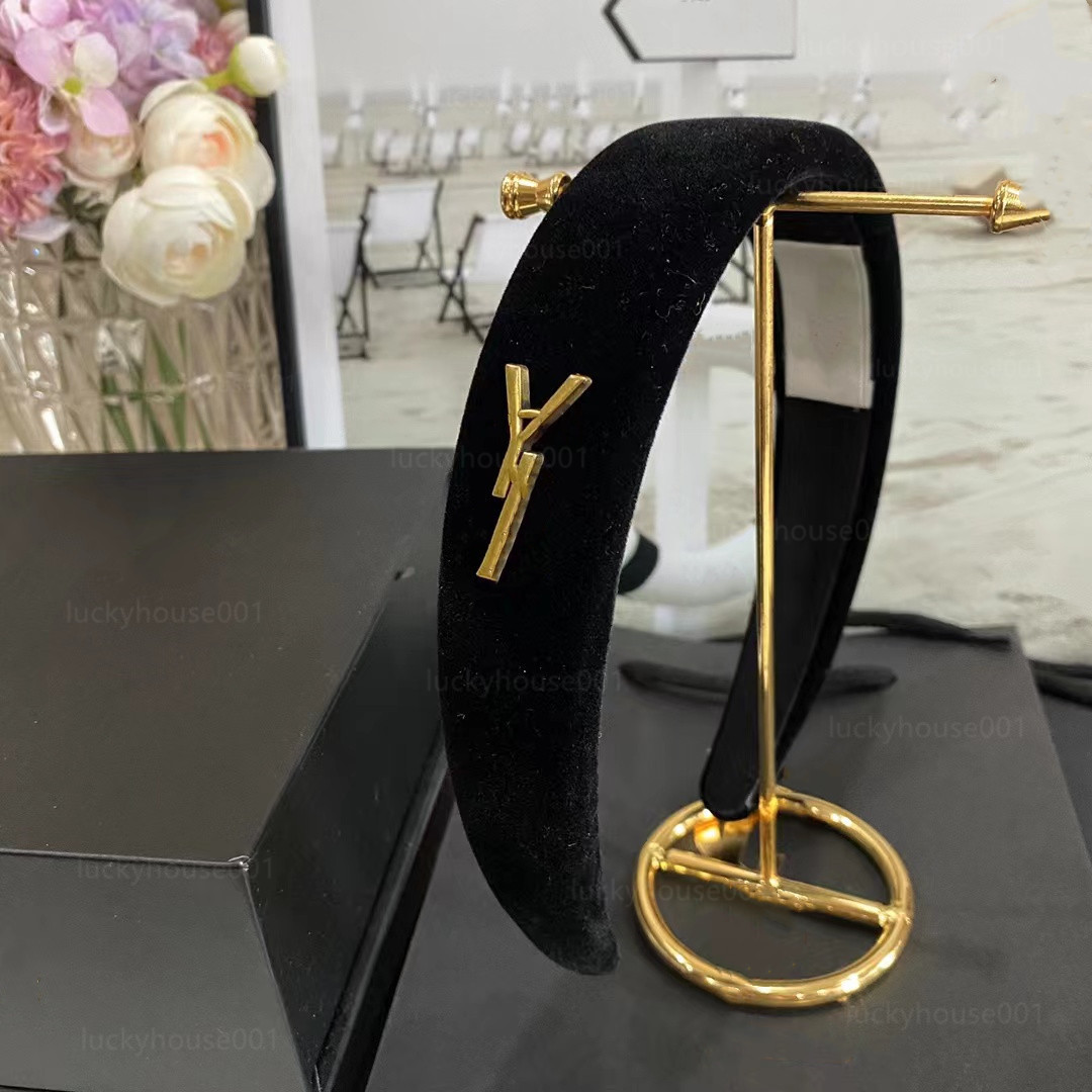 Designer Womens Luxury Headbands Fashion Sports Headband Letter Hair Elastic Leather Vintage Jacquard Girl Yoga Headband Party Gift FG4049
Designer Womens Luxury Headbands Fashion Sports Headband Letter Hair Elastic Leather Vintage Jacquard Girl Yoga Headband Party Gift FG4049