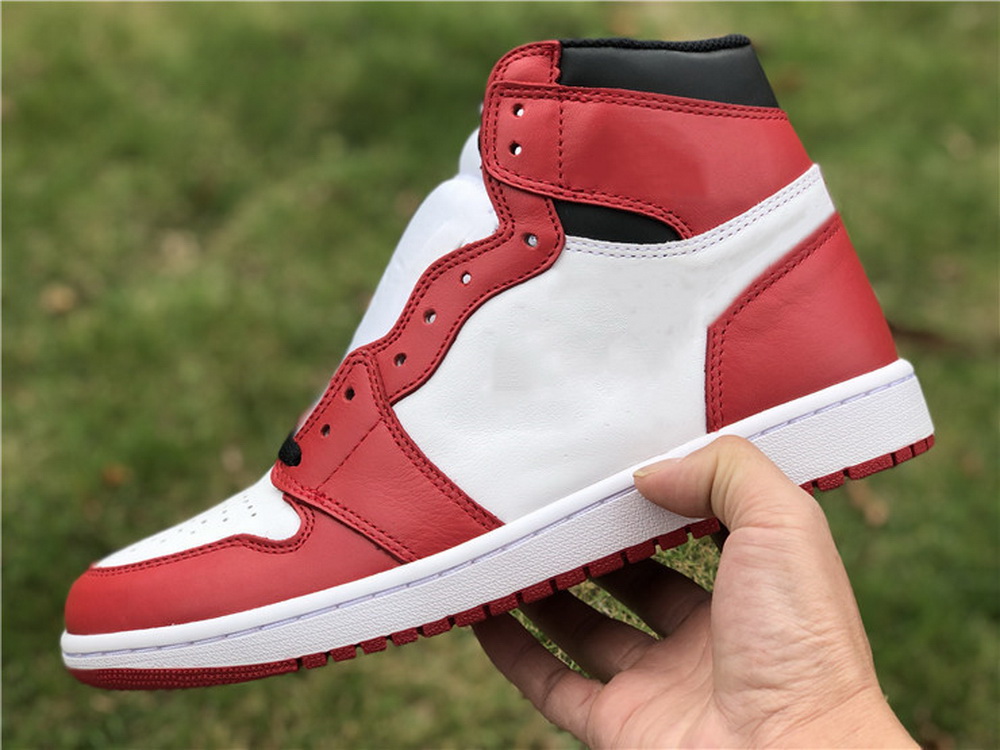 Jumpmans 1 Men Designer Basketball Shoes Classic I High OG Chicago Outdoor Sneakers White Black Varsity Red Fashion Mens Women Trainers With Box, #1
Jumpmans 1 Men Designer Basketball Shoes Classic I High OG Chicago Outdoor Sneakers White Black Varsity Red Fashion Mens Women Trainers With Box, #1