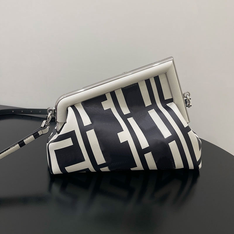 Roma Capsule Series Bag Cross Body Shoulder Underarm Handbags Women Bags Handbag purse Genuine Leather Hot sell Clamshell Pouch Wallet, Half moon bag 16.5cm
Roma Capsule Series Bag Cross Body Shoulder Underarm Handbags Women Bags Handbag purse Genuine Leather Hot sell Clamshell Pouch Wallet, Half moon bag 16.5cm