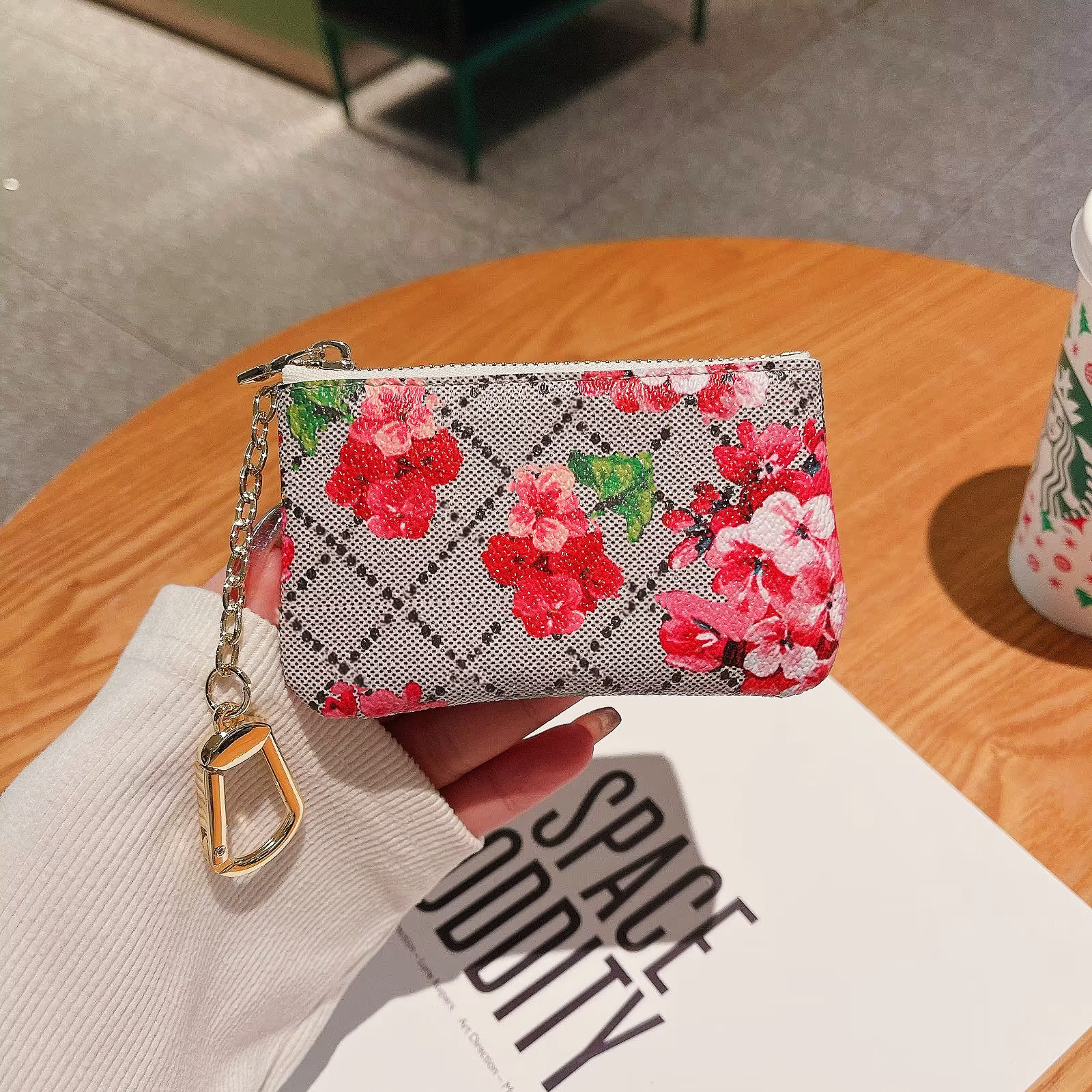 Keychain Wallet Luxury Women Men Designer Keychain Fashion Leather Pouch Keyrings Brand Colorful Flower Zipper Coin Credit Card Holder Bag Accessoires
Keychain Wallet Luxury Women Men Designer Keychain Fashion Leather Pouch Keyrings Brand Colorful Flower Zipper Coin Credit Card Holder Bag Accessoires