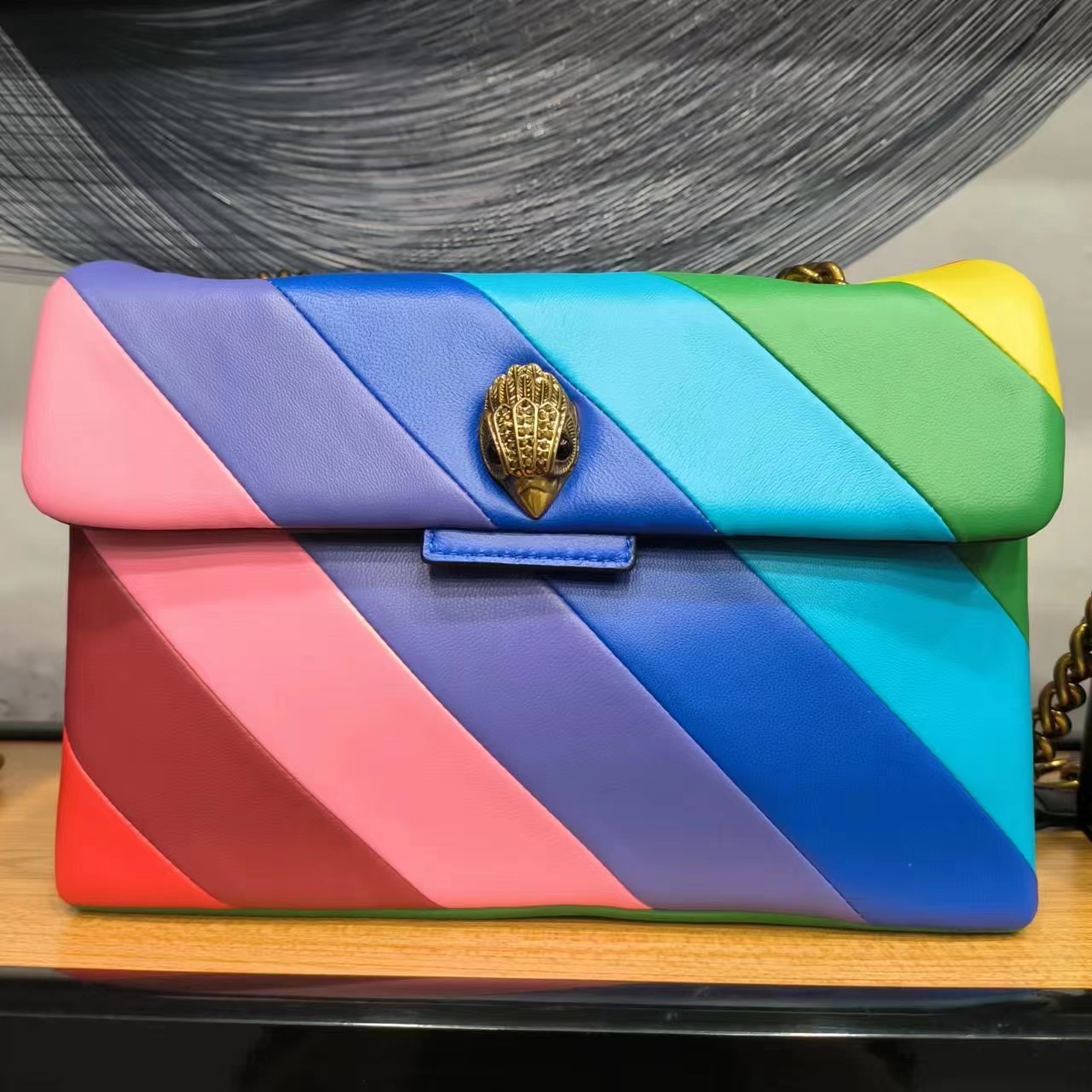 Kurt Geiger London Drench 26cm Real Leather Shoulder Bag Rainbow Matte Leather Cross Body Purse and Bag Chains Messenger Bag Shopping Tote, Rainbow matte 26cm
Kurt Geiger London Drench 26cm Real Leather Shoulder Bag Rainbow Matte Leather Cross Body Purse and Bag Chains Messenger Bag Shopping Tote, Rainbow matte 26cm