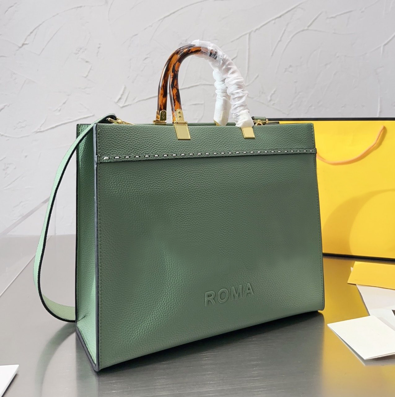 612s uxury tote bags women shopping bag designer handbag classic pattern letter Shoulder Bags Fashion totes Travelling handbags cross body lar, Chooes color
612s uxury tote bags women shopping bag designer handbag classic pattern letter Shoulder Bags Fashion totes Travelling handbags cross body lar, Chooes color