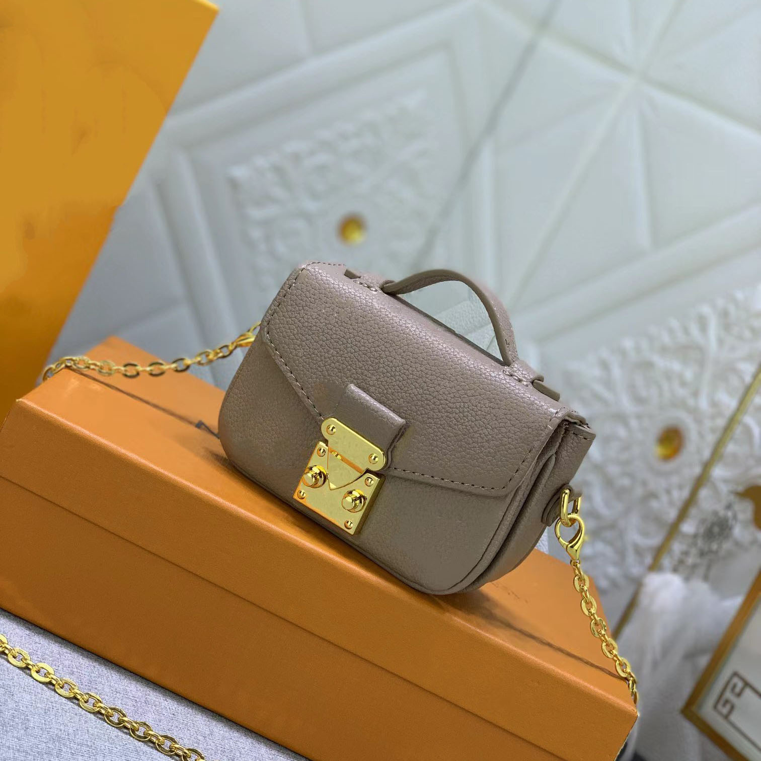 High quality authentic black embossed leather women's handbag shoulder bag messenger bag40780, 7#40780
High quality authentic black embossed leather women's handbag shoulder bag messenger bag40780, 7#40780