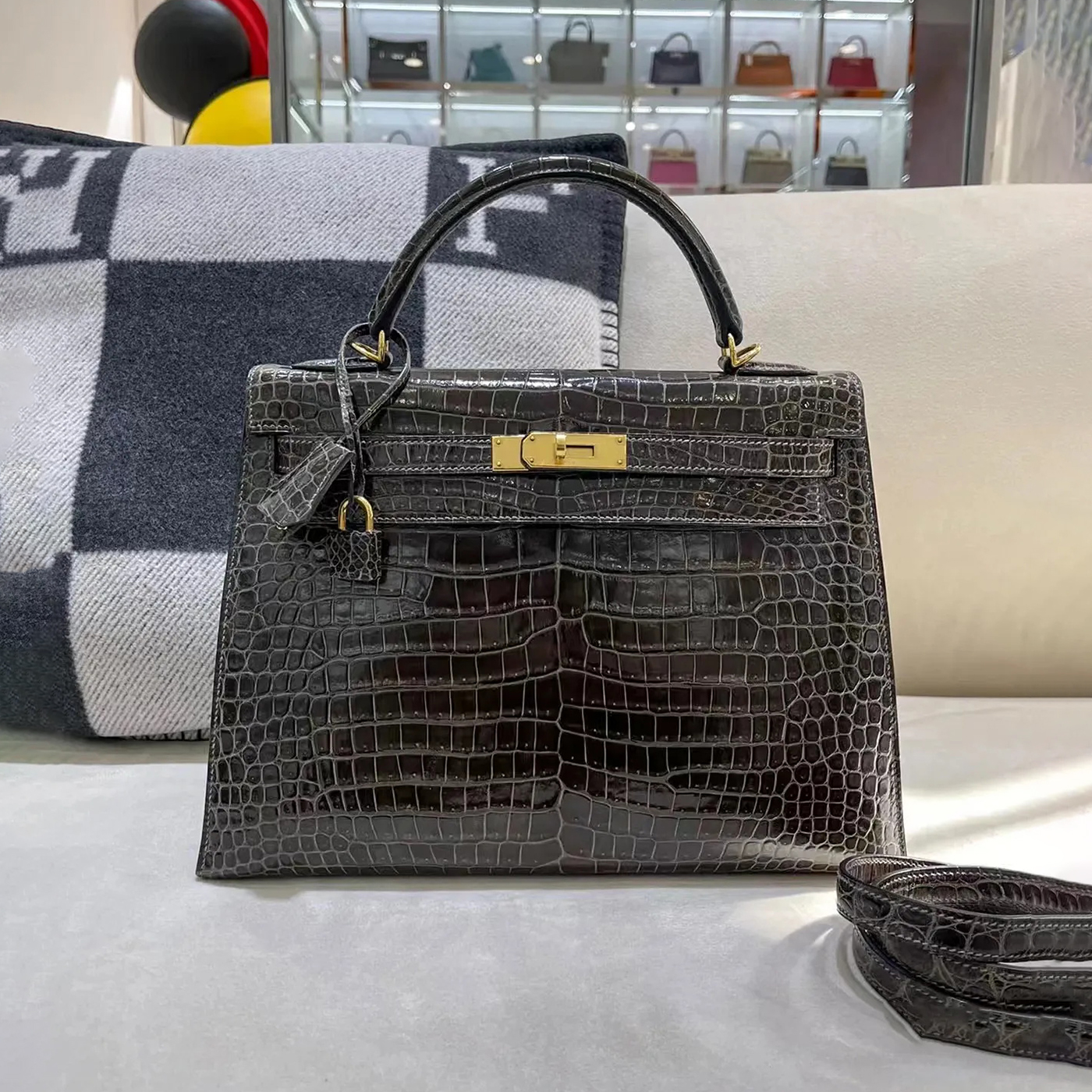 Luxury Designer classic tote clutch Shoulder Bag CrossBody Bags Hermee Kellies with scarf mens womens Crocodile pattern leather top handle flap Wallet hangbag, Light blue crocodile
Luxury Designer classic tote clutch Shoulder Bag CrossBody Bags Hermee Kellies with scarf mens womens Crocodile pattern leather top handle flap Wallet hangbag, Light blue crocodile